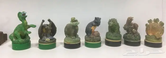 ديناصورات بلاستيك وهياكل عظمية خشبية وبلاستيكية للبيع 13