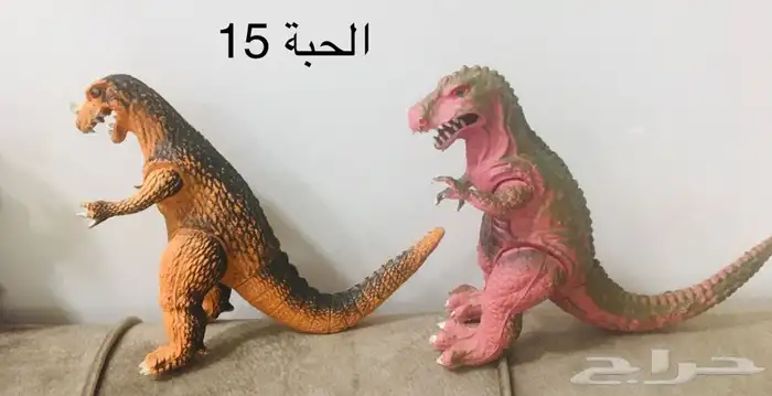 ديناصورات بلاستيك وهياكل عظمية خشبية وبلاستيكية للبيع 1