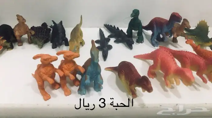 ديناصورات بلاستيك وهياكل عظمية خشبية وبلاستيكية للبيع 8