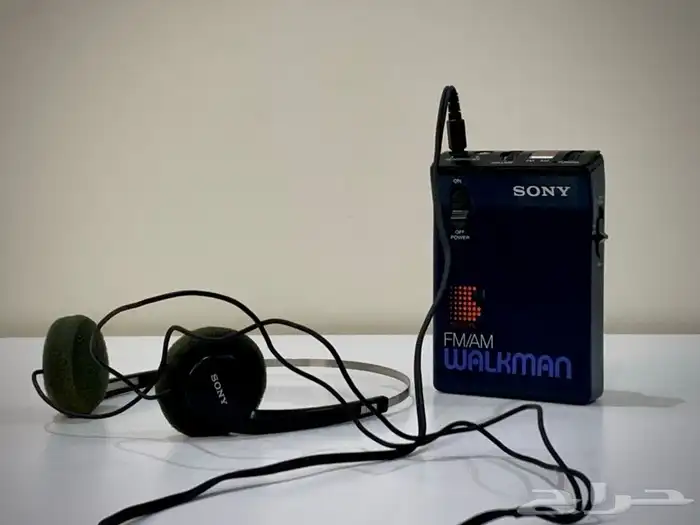 راديو ووكمان قديم ومميز من شركة سوني 1983 0