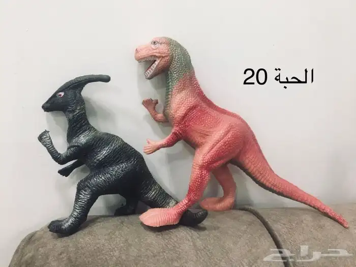 ديناصورات بلاستيك وهياكل عظمية خشبية وبلاستيكية للبيع 0