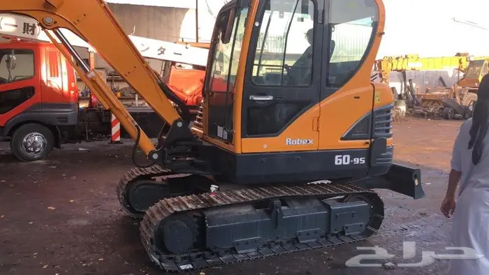MINI EXCAVATOR 2-6 TON حفار صغير للايجار 2-6 طن 1