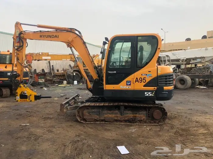 MINI EXCAVATOR 2-6 TON حفار صغير للايجار 2-6 طن 0
