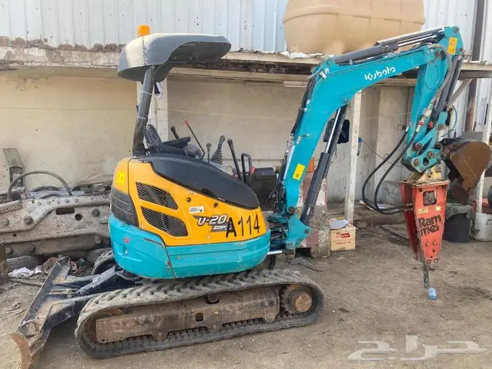 MINI EXCAVATOR 2-6 TON حفار صغير للايجار 2-6 طن 13