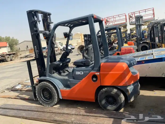 لدينا رافعات شوكية فور كلفت بانواعها للاجار 0596165341 1