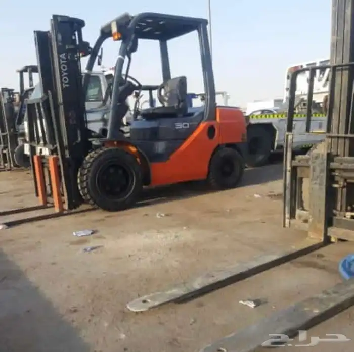 لدينا رافعات شوكية فور كلفت بانواعها للاجار 0596165341 13