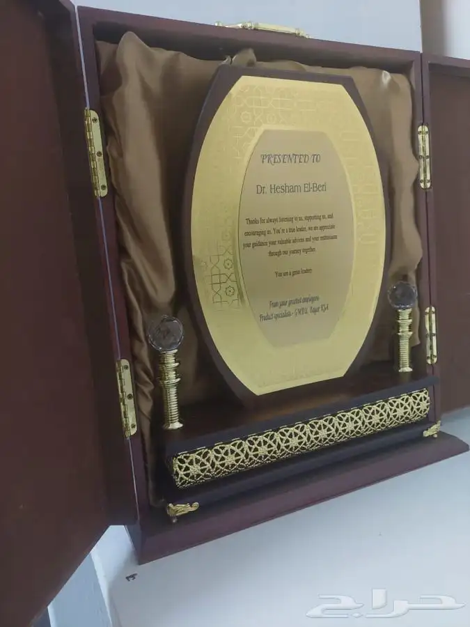دروع تذكارية ولوحات مكتبية 0
