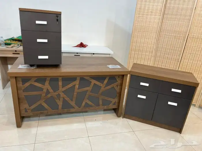 مكاتب خشب مودرن جديد بالكرتون 3