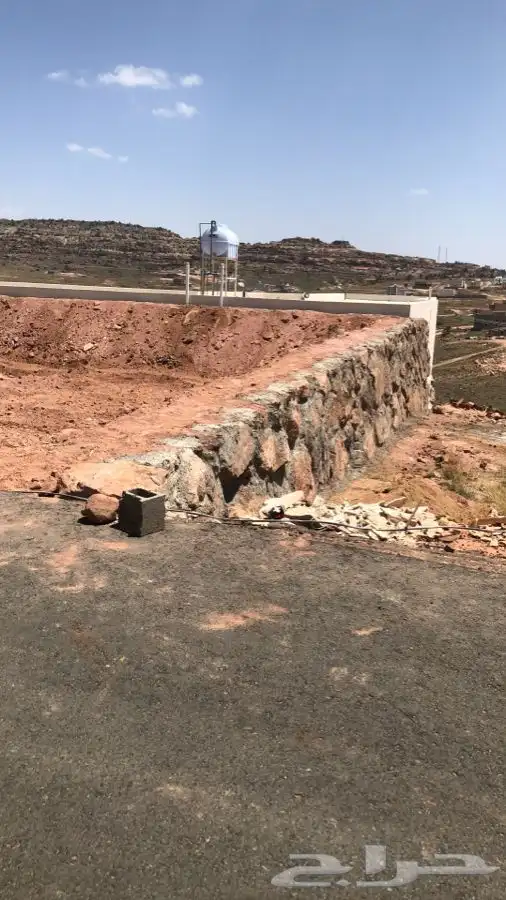 بوكلين حفر خزان وحفر بياره وتسوية الارض 0