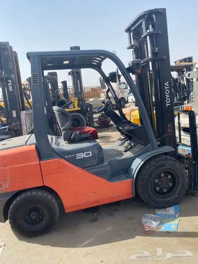 فور كلفت رافعه شوكية للايجار بالمشوار باليوميه 4