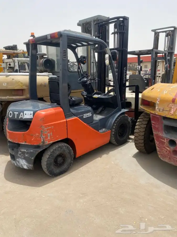 فور كلفت رافعه شوكية للايجار بالمشوار باليوميه 6