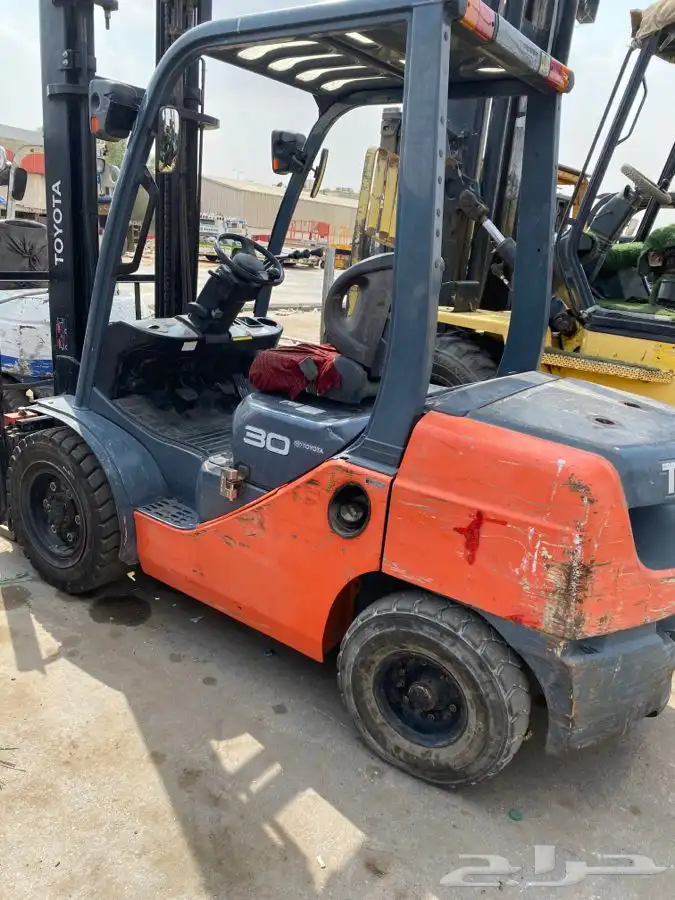 فور كلفت رافعه شوكية للايجار بالمشوار باليوميه 2