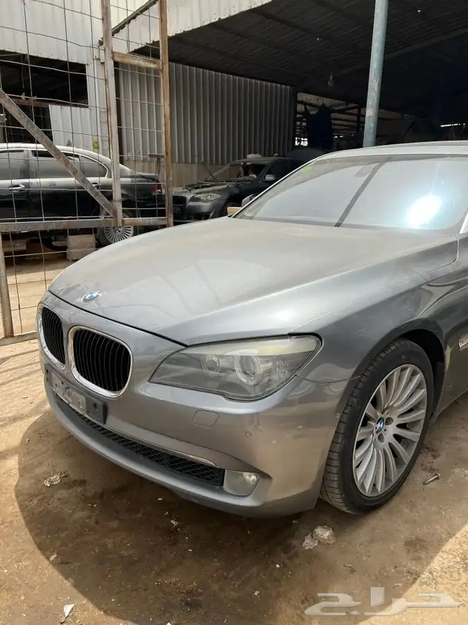 بي ام دبليو 750 2011 3