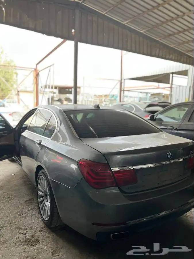 بي ام دبليو 750 2011 4