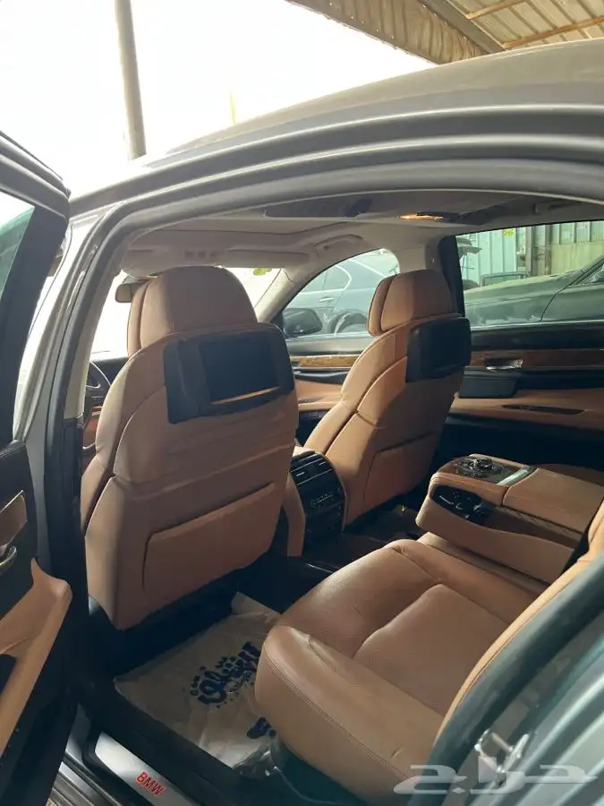 بي ام دبليو 750 2011 8