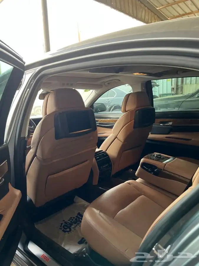 بي ام دبليو 750 2011 7