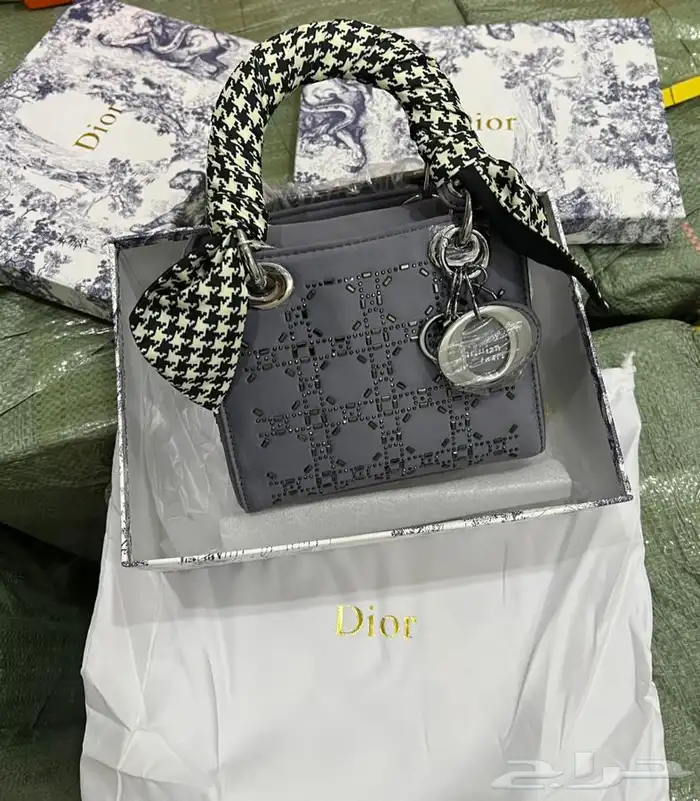 دبل كارتير اساور شنط درجه اولى شنط مدرسه شوزات مدرسه سبورت 11