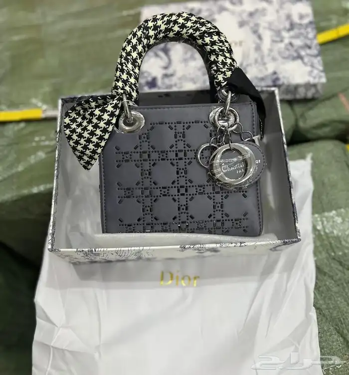 دبل كارتير اساور شنط درجه اولى شنط مدرسه شوزات مدرسه سبورت 12