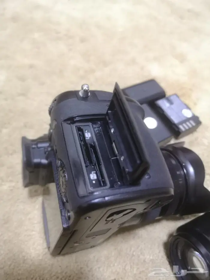 للبيع كاميرا PANASONIC GH5s و3 بطاريات وعدستي 4