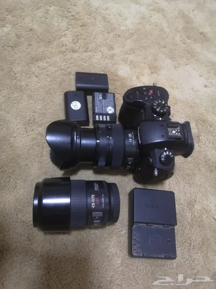 للبيع كاميرا PANASONIC GH5s و3 بطاريات وعدستي 8