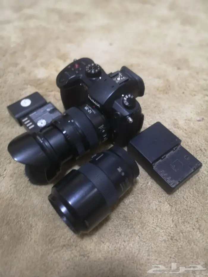 للبيع كاميرا PANASONIC GH5s و3 بطاريات وعدستي 9