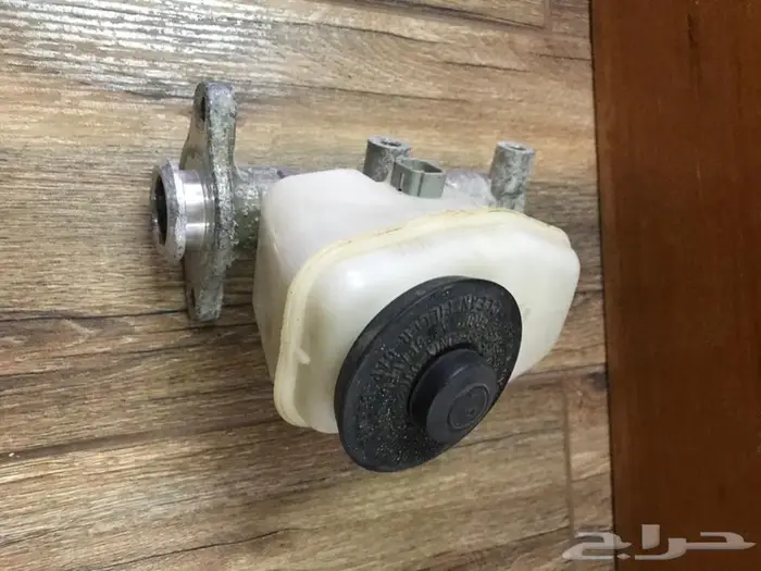 للبيع قطع غيار تويوتا هايلوكس موديل 1998 2