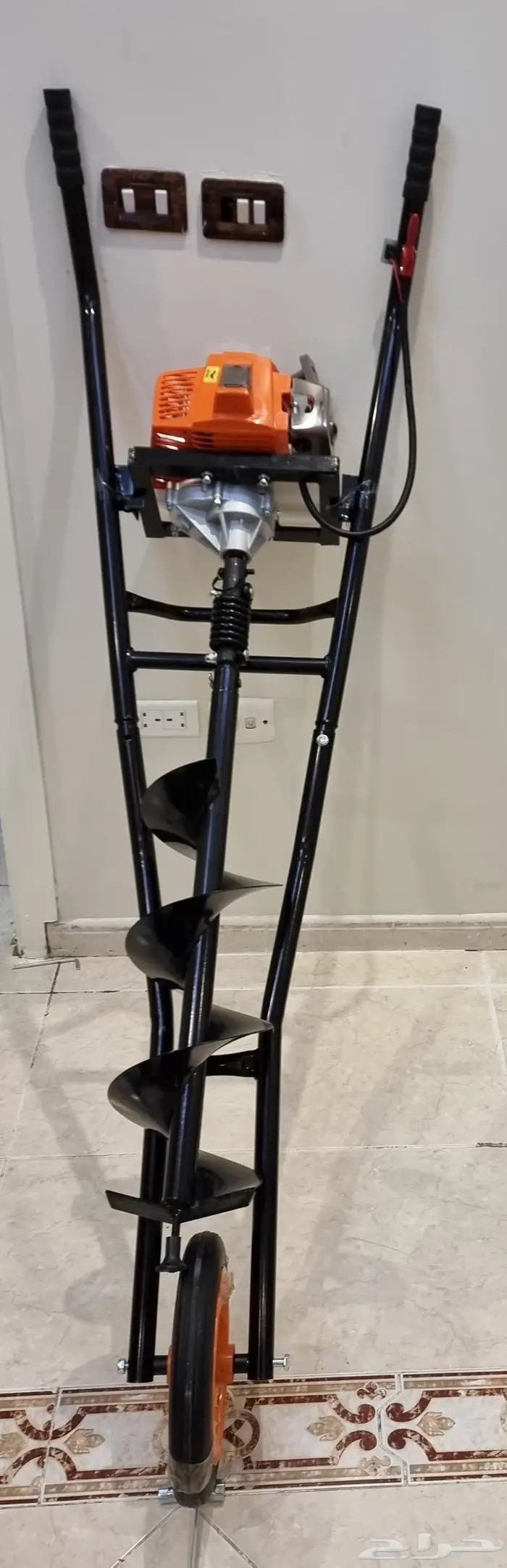 حفار تربه بالعربه بقوة 63 CC ضمان سنه 2