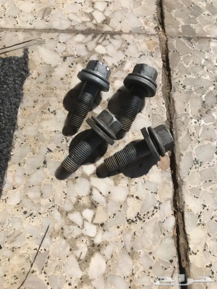 للبيع قطع غيار تويوتا هايلوكس موديل 2015 14