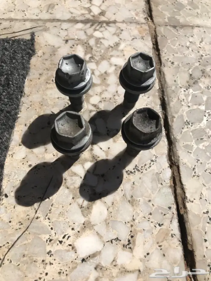 للبيع قطع غيار تويوتا هايلوكس موديل 2015 13