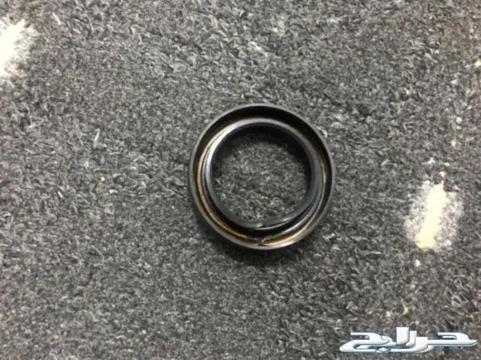 للبيع قطع غيار تويوتا هايلوكس موديل 2015 8