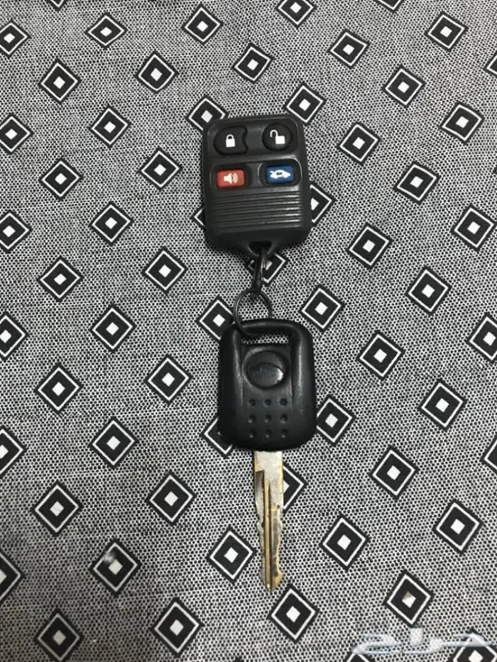 للبيع قطع غيار فورد جراند ماركيز موديل 2002 27