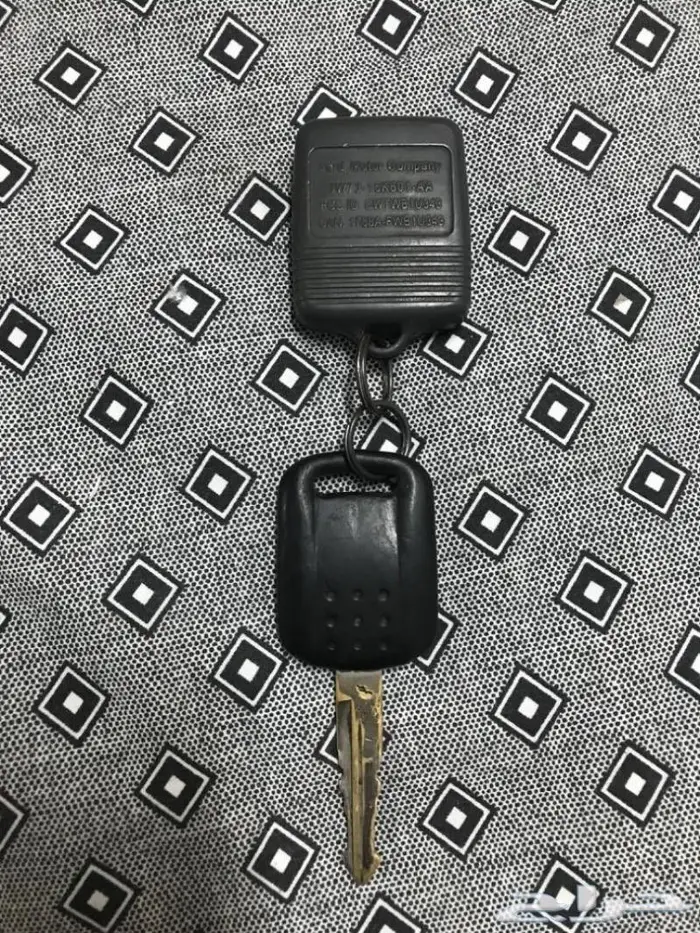 للبيع قطع غيار فورد جراند ماركيز موديل 2002 29