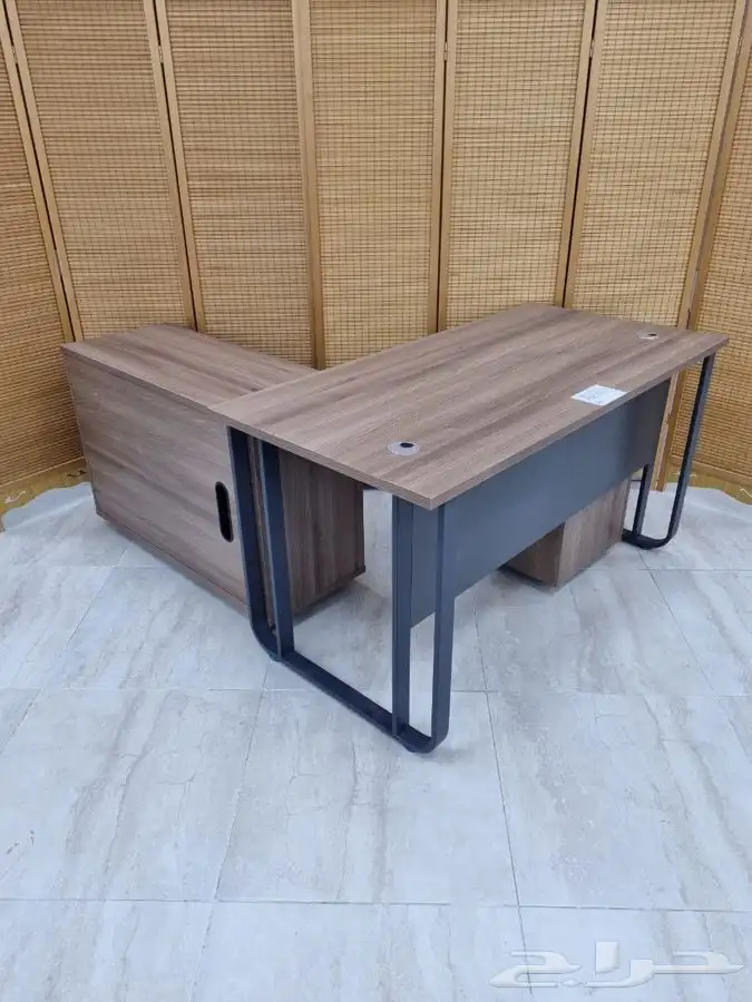 مكاتب خشب وحديد كلاسيك جديد بالكرتون 0