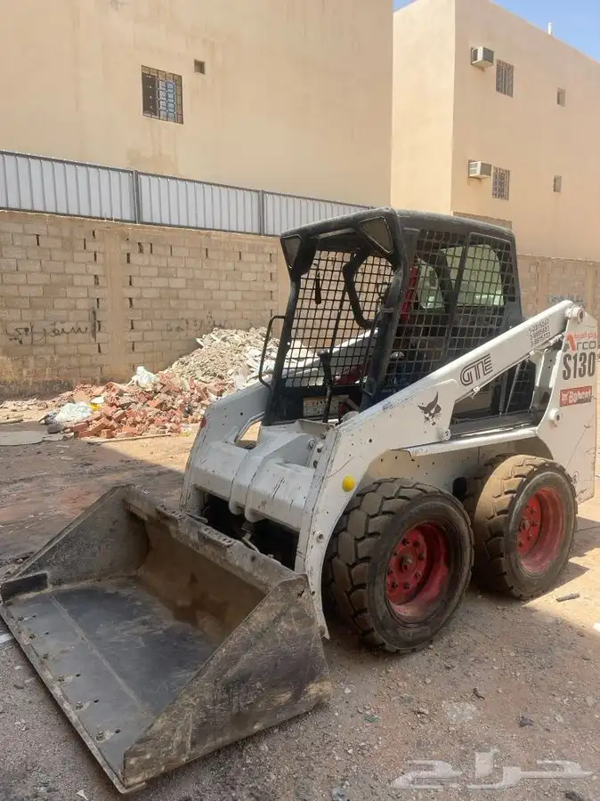 تأجير معدات بكلينات صغيره وبوبكاتات جنزير وبوبكات عادي 3