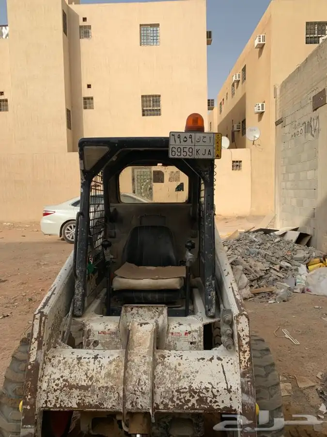 تأجير معدات بكلينات صغيره وبوبكاتات جنزير وبوبكات عادي 24