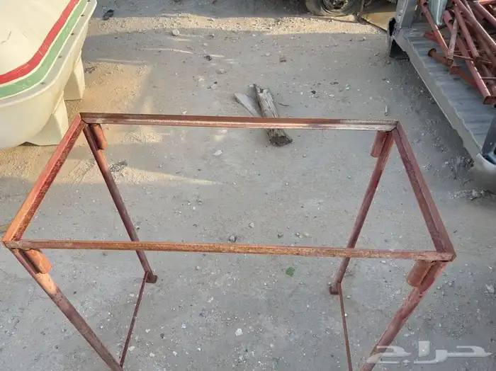 طاولات حديد 0
