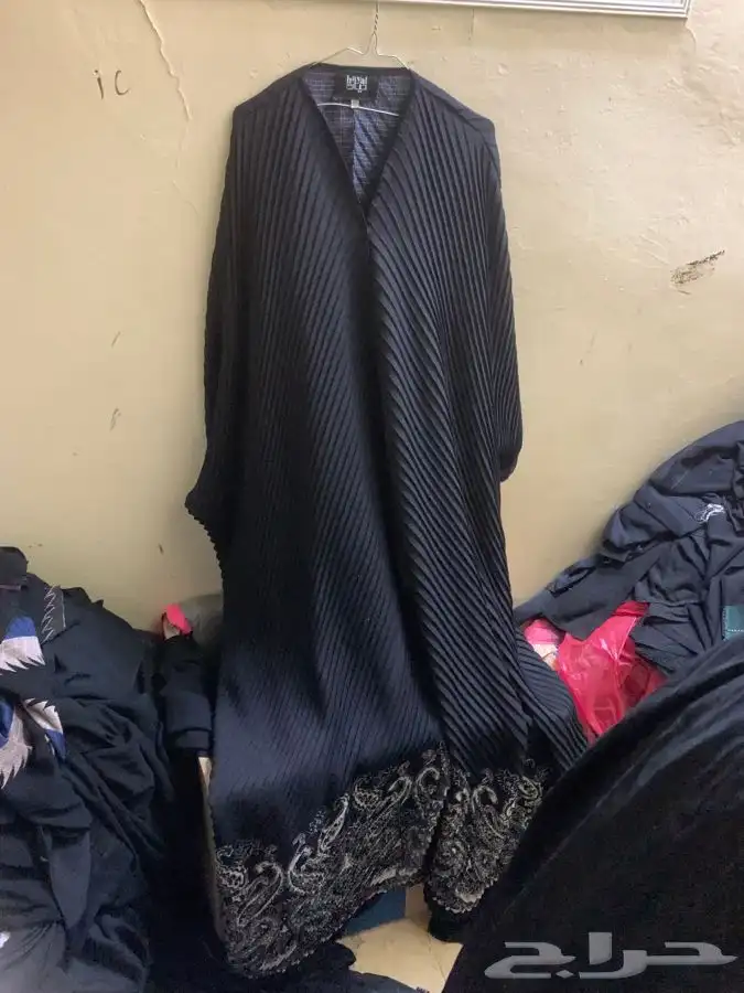 جلابيات وعبايات وملابس نسائية شبه جديدة 46