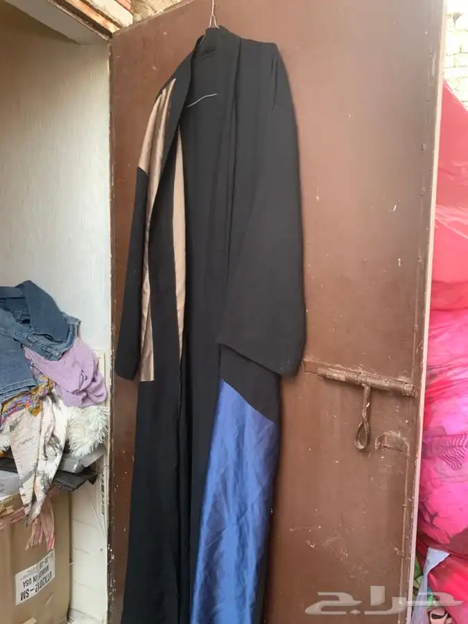جلابيات وعبايات وملابس نسائية شبه جديدة 94