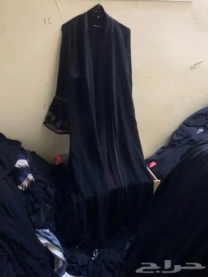 جلابيات وعبايات وملابس نسائية شبه جديدة 26