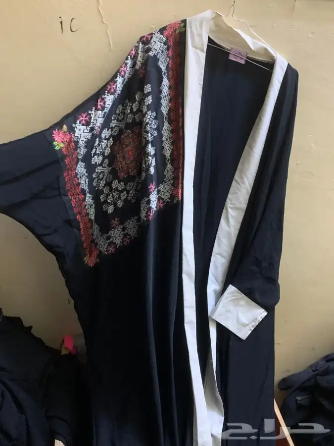 جلابيات وعبايات وملابس نسائية شبه جديدة 14