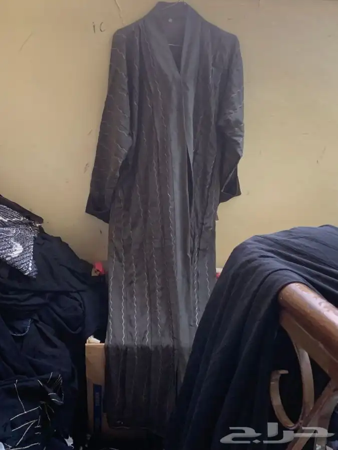 جلابيات وعبايات وملابس نسائية شبه جديدة 77