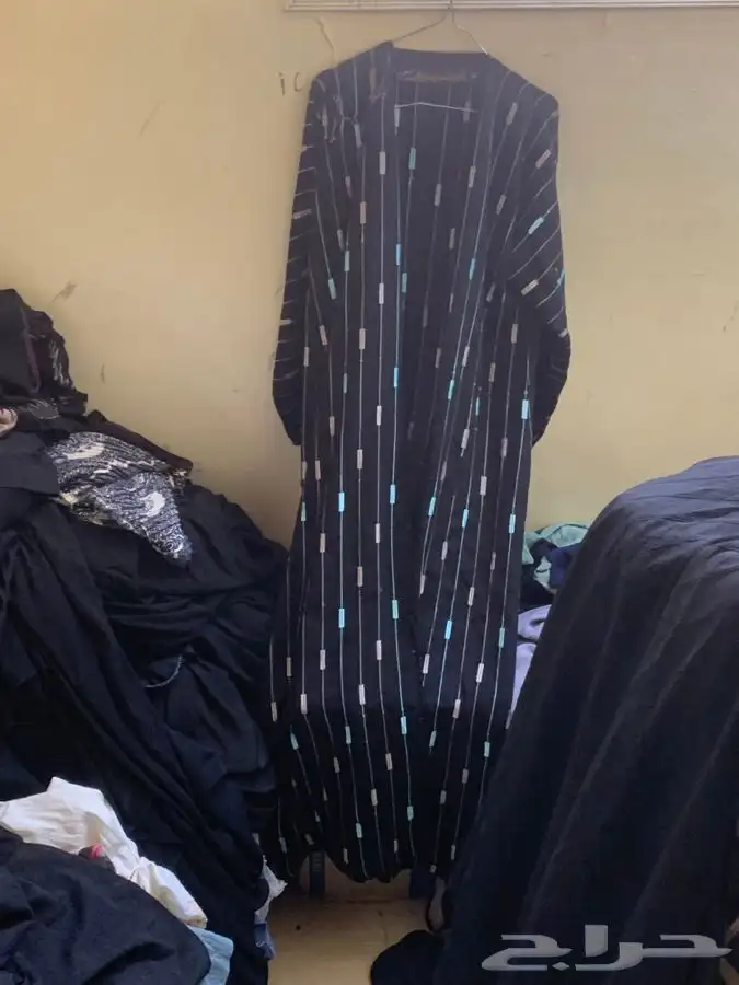 جلابيات وعبايات وملابس نسائية شبه جديدة 92