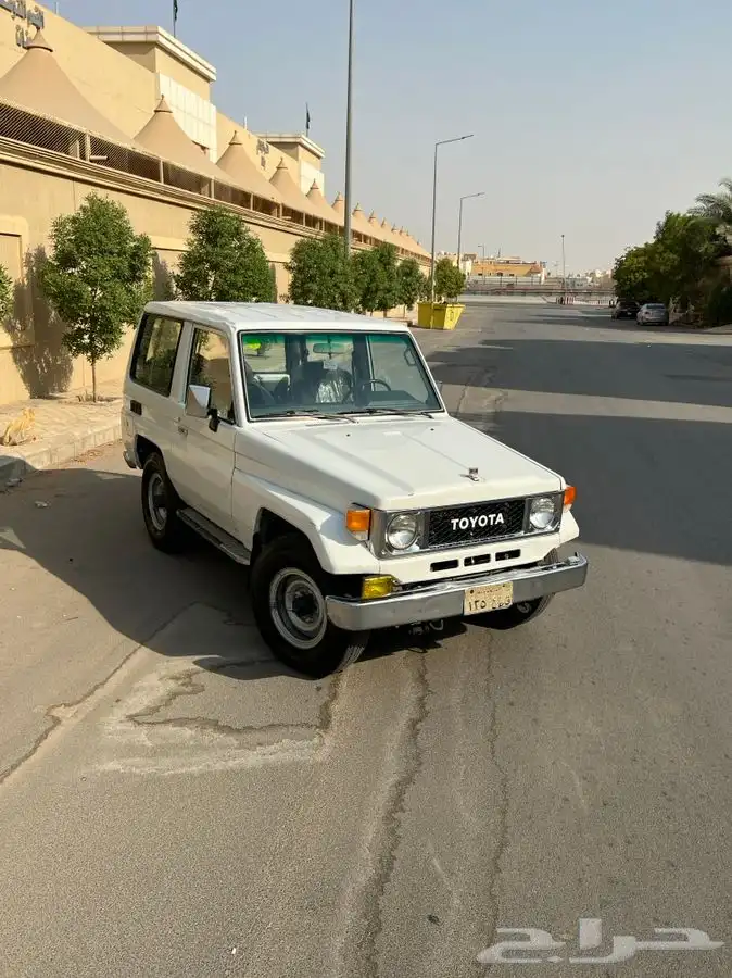 للبيع تايوتا ربع مخزن 1989 1