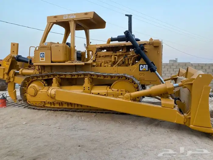 للبيع بلدوزر D8K نظيف جدا ماشاء الله أخو الجديد 0