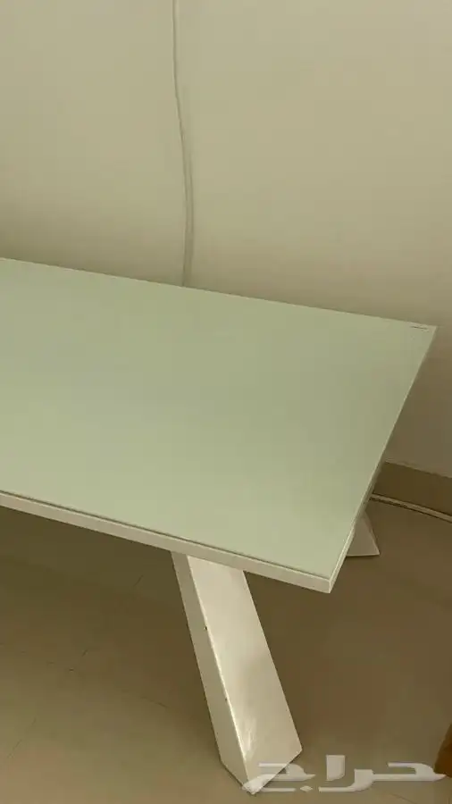 طاوله نظيفه وجيده استعمال قليل مقاسها24في48 للبيع 2
