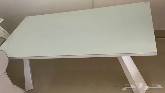 طاوله نظيفه وجيده استعمال قليل مقاسها24في48 للبيع 1