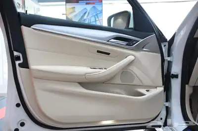بي ام دبليو 520 لكشري موديل2020اصفار 63