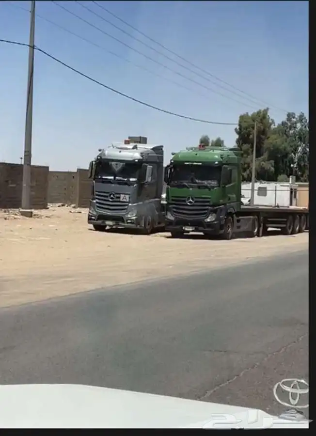 تريله سطحه متواجدة بالبدع لنقل الحمول 0