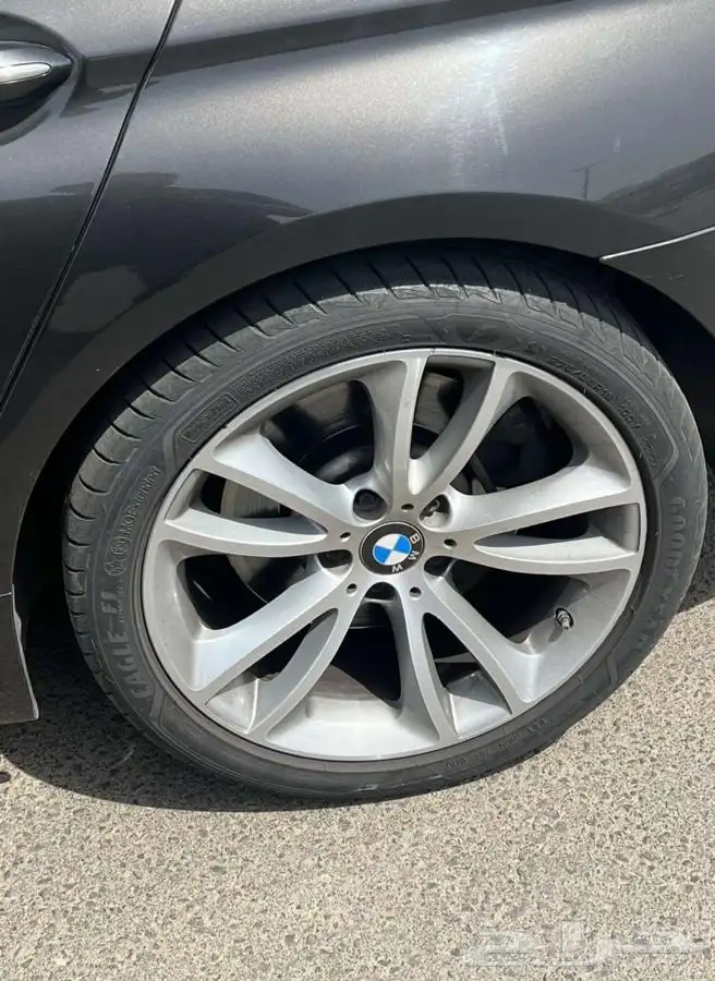 جنوط BMW الفئة السادسة اصلية مع كفراتها 2