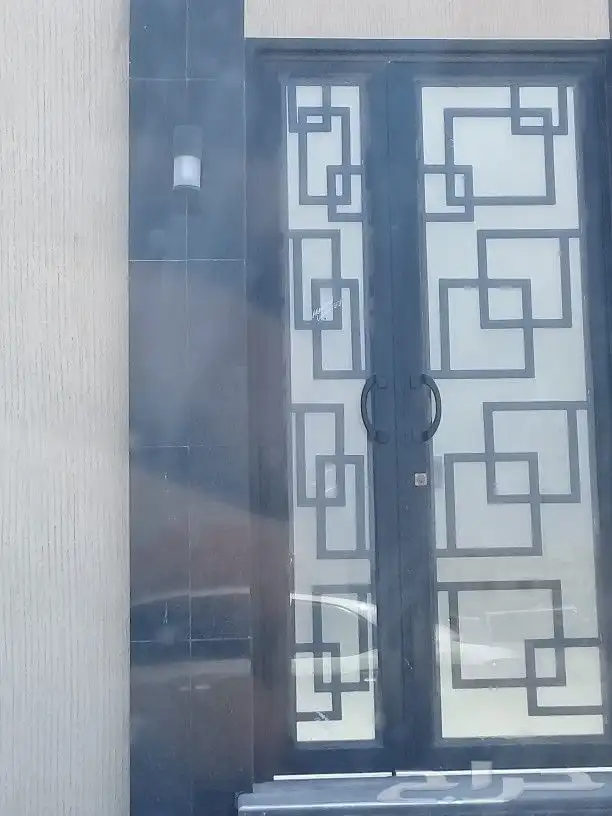 ورشه تعز الشرقيه للحداده والالمنيوم 14